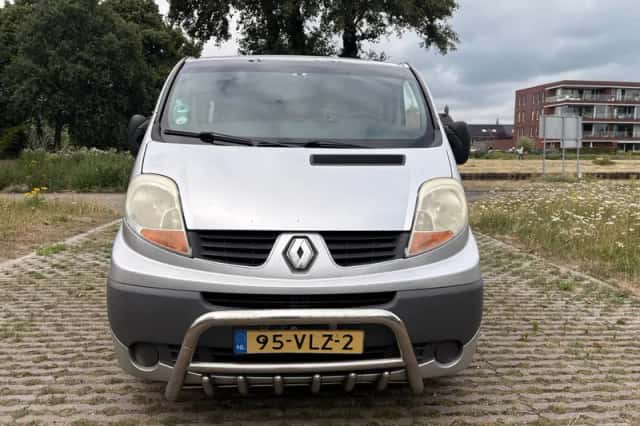Renault Trafic (2008) thumbnail 2