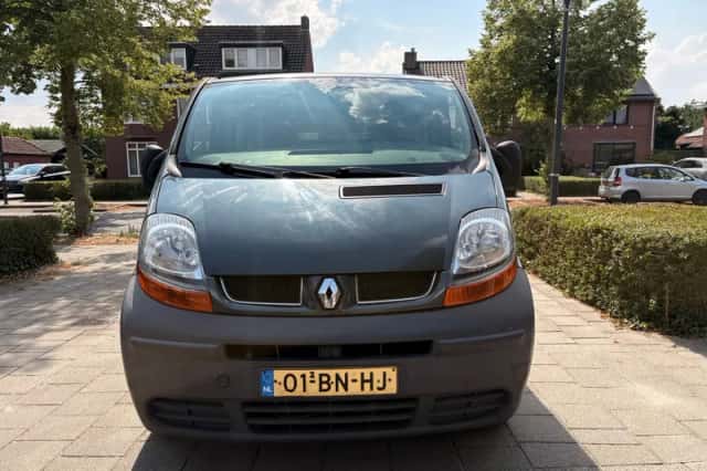 Renault Trafic (2004) thumbnail 2