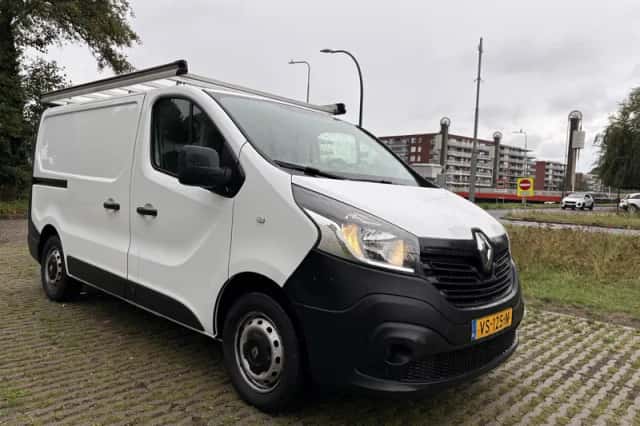 Renault Trafic (2016) thumbnail 3