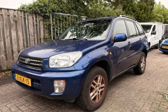 Toyota RAV4 (2002) thumbnail 1