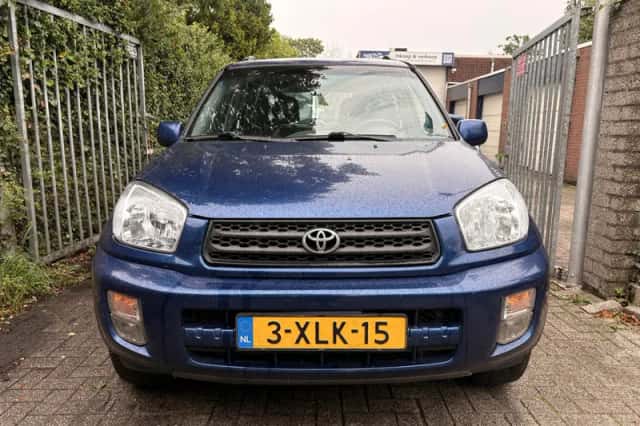 Toyota RAV4 (2002) thumbnail 2