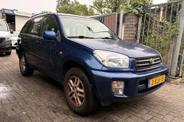 Toyota RAV4 (2002) thumbnail 3