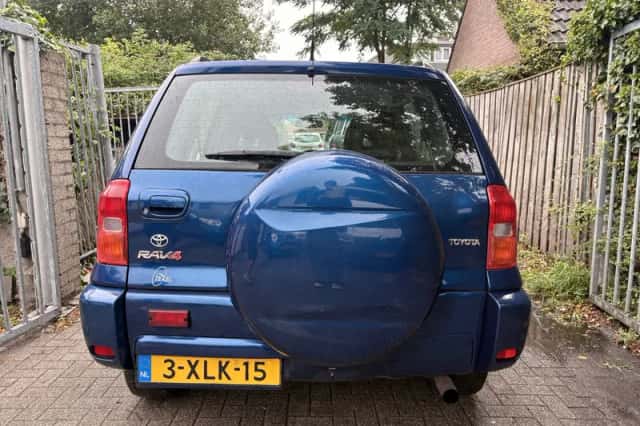 Toyota RAV4 (2002) thumbnail 5