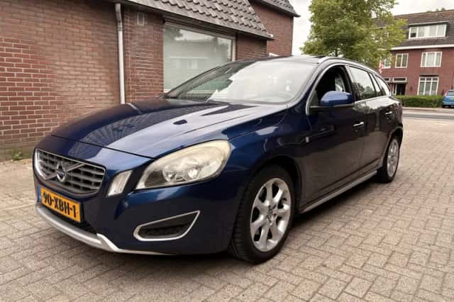 Volvo V60 (2012) thumbnail 1