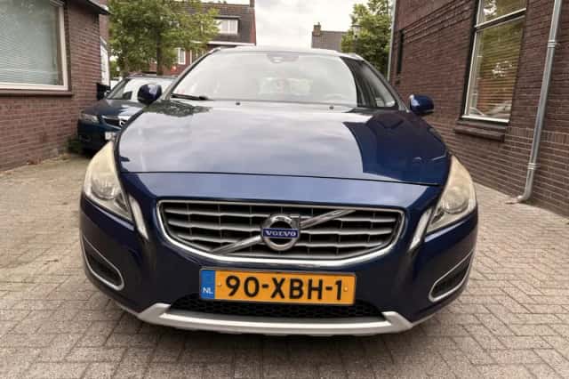 Volvo V60 (2012) thumbnail 2