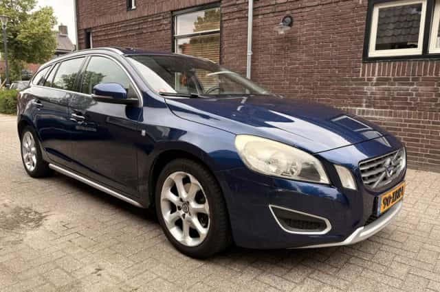 Volvo V60 (2012) thumbnail 3