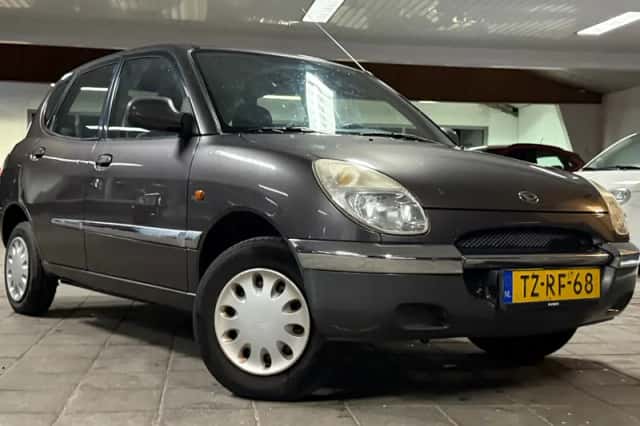 Daihatsu Sirion (1998) thumbnail 5