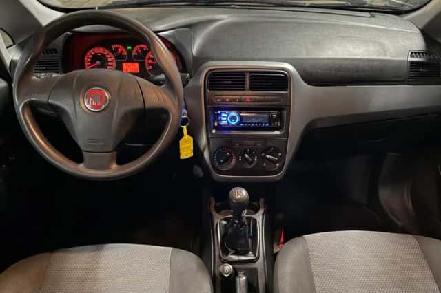 Fiat Punto (2010) thumbnail 2