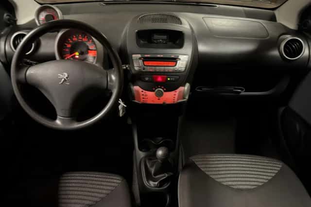 Peugeot 107 (2014) thumbnail 2