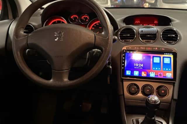 Peugeot 308 (2008) thumbnail 6