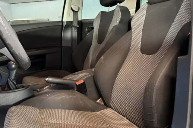 SEAT Leon (2011) thumbnail 3
