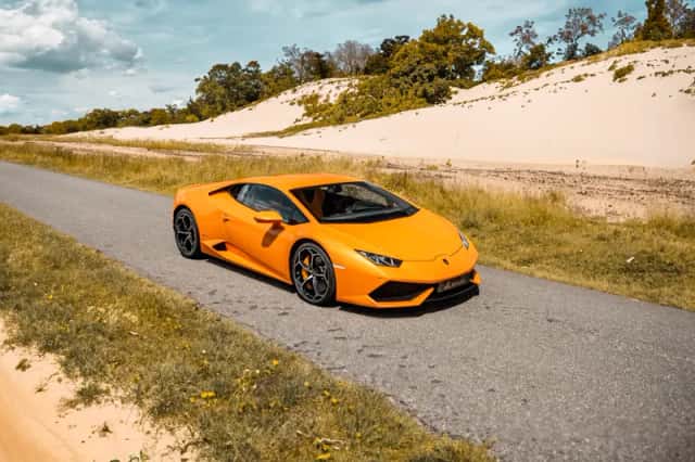 Lamborghini Huracán (2014) thumbnail 1