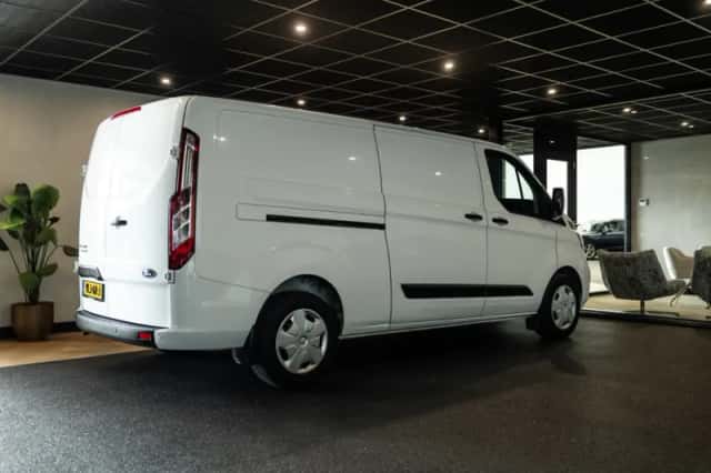 Ford Transit (2021) thumbnail 3