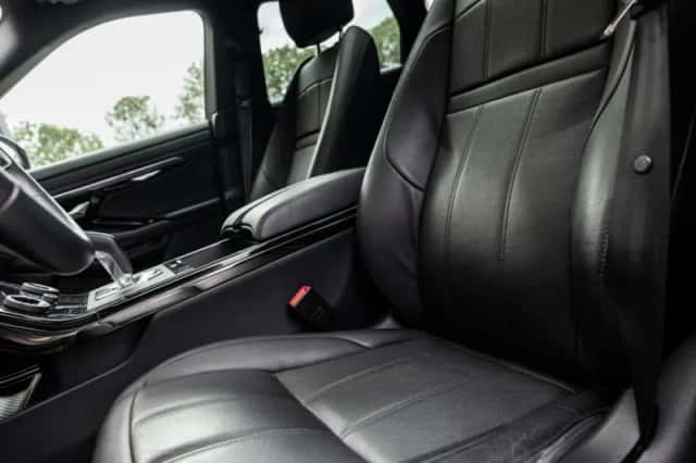 Land Rover Range Rover Evoque (2023) thumbnail 4