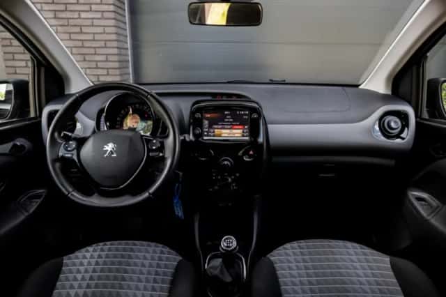Peugeot 108 (2021) thumbnail 2