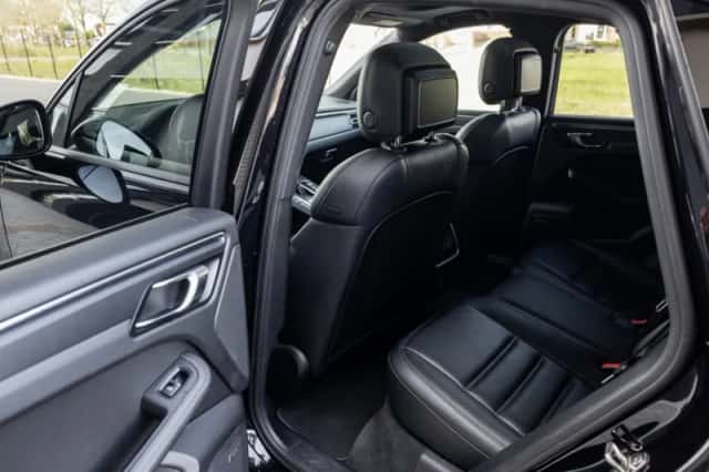 Porsche Macan (2019) thumbnail 6
