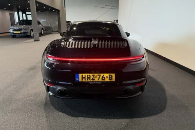 Porsche 911 (2024) thumbnail 2