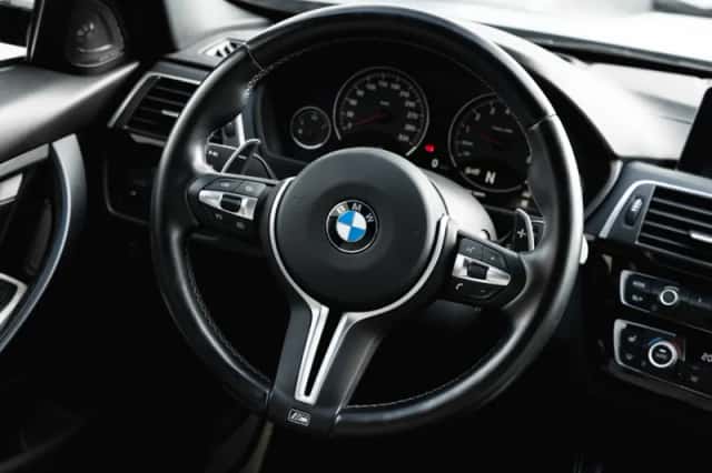 BMW M3 (2018) thumbnail 11