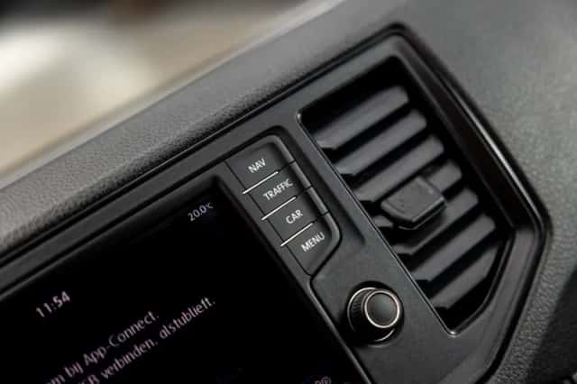 Volkswagen Crafter (2018) thumbnail 25