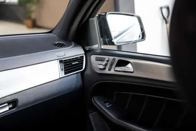 Mercedes-Benz GLE (2017) thumbnail 35