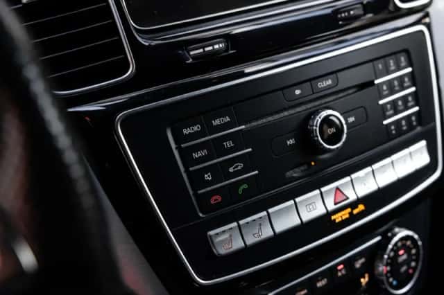 Mercedes-Benz GLE (2017) thumbnail 43