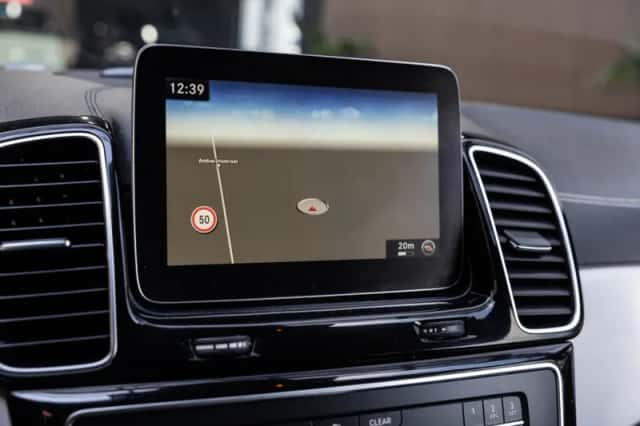 Mercedes-Benz GLE (2017) thumbnail 45
