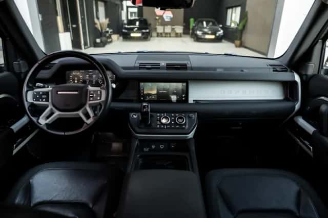 Land Rover Defender (2020) thumbnail 2