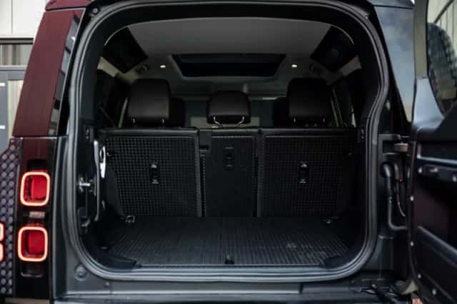 Land Rover Defender (2020) thumbnail 15