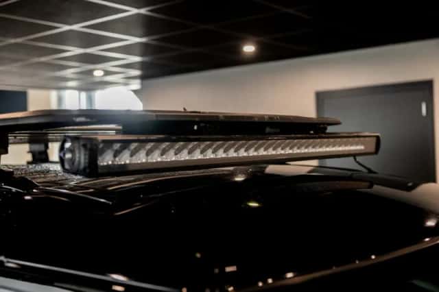 Land Rover Defender (2020) thumbnail 17