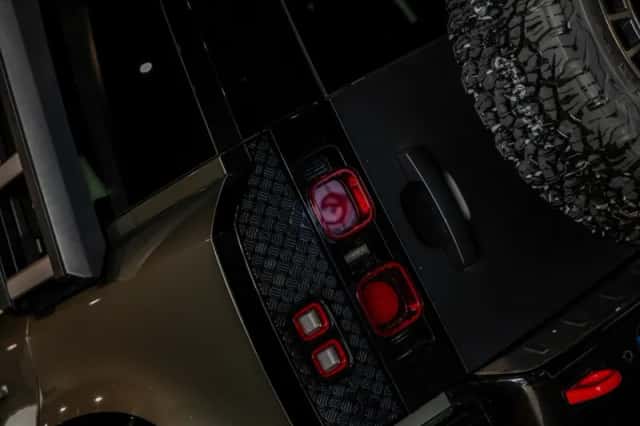 Land Rover Defender (2020) thumbnail 18
