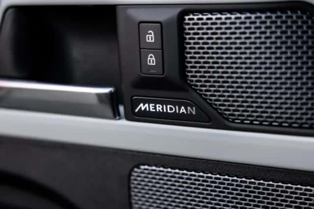 Land Rover Defender (2020) thumbnail 19