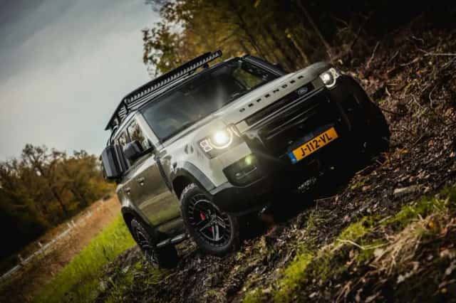 Land Rover Defender (2020) thumbnail 21