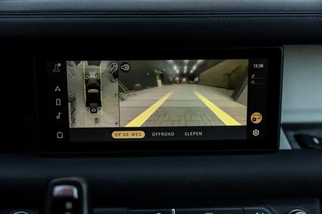 Land Rover Defender (2020) thumbnail 25