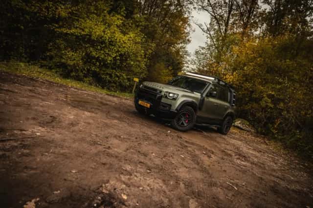 Land Rover Defender (2020) thumbnail 30