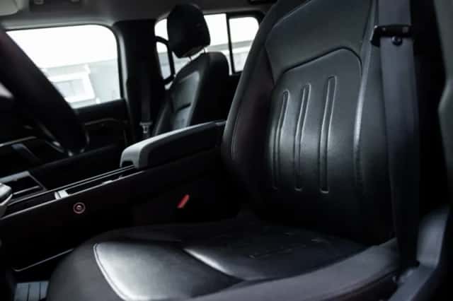 Land Rover Defender (2020) thumbnail 4