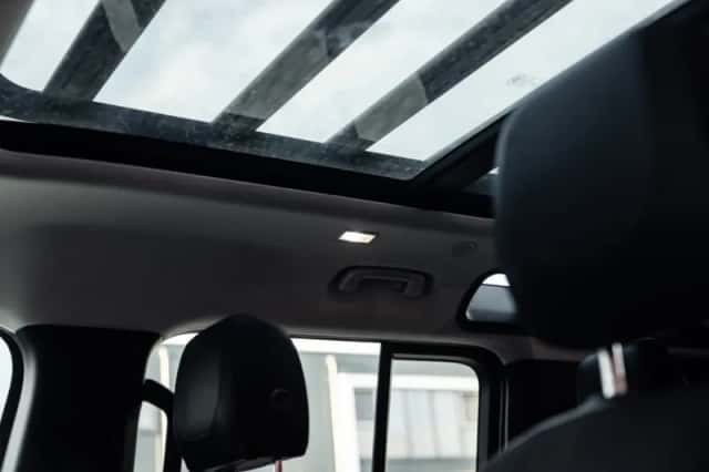 Land Rover Defender (2020) thumbnail 31
