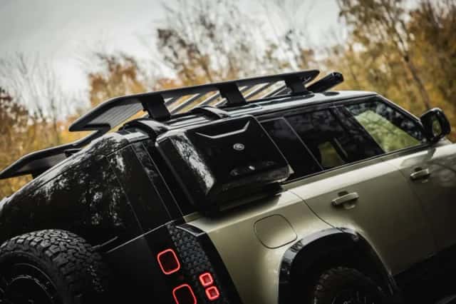 Land Rover Defender (2020) thumbnail 32