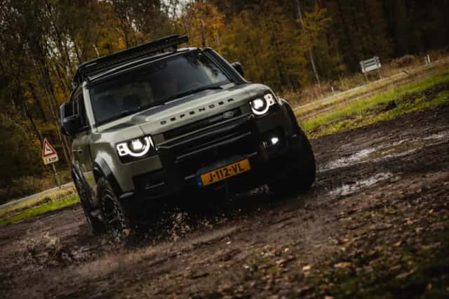 Land Rover Defender (2020) thumbnail 33