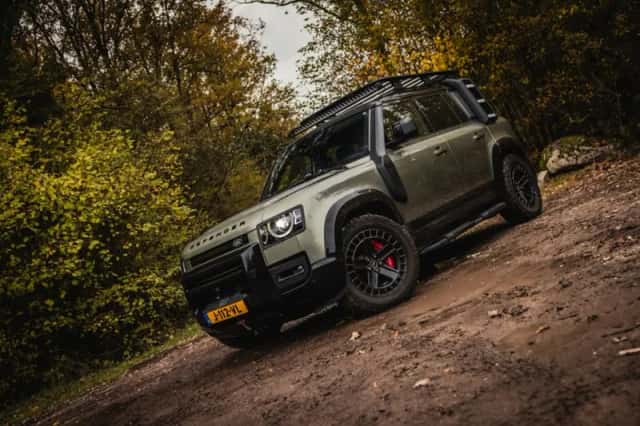 Land Rover Defender (2020) thumbnail 35