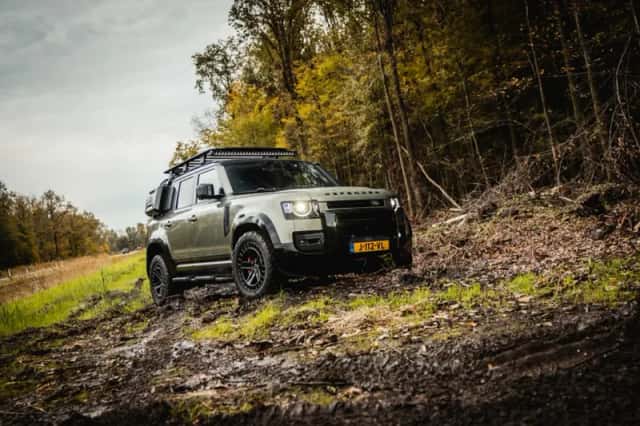 Land Rover Defender (2020) thumbnail 53