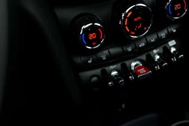 MINI Cooper (2021) thumbnail 32