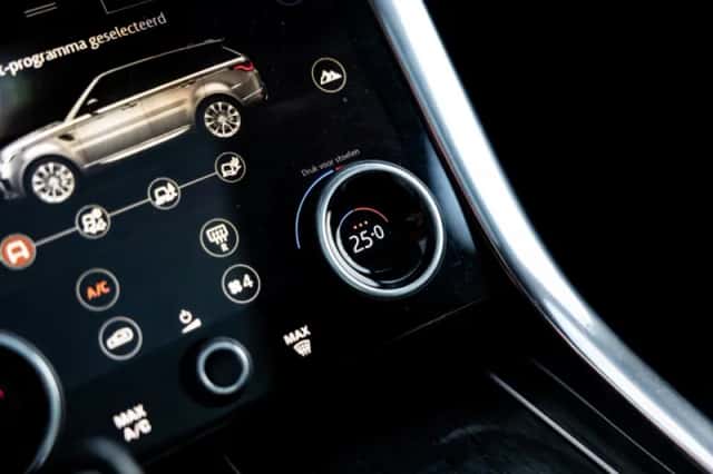 Land Rover Range Rover Sport (2018) thumbnail 45