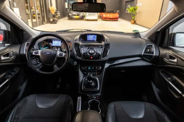 Ford Kuga (2014) thumbnail 2