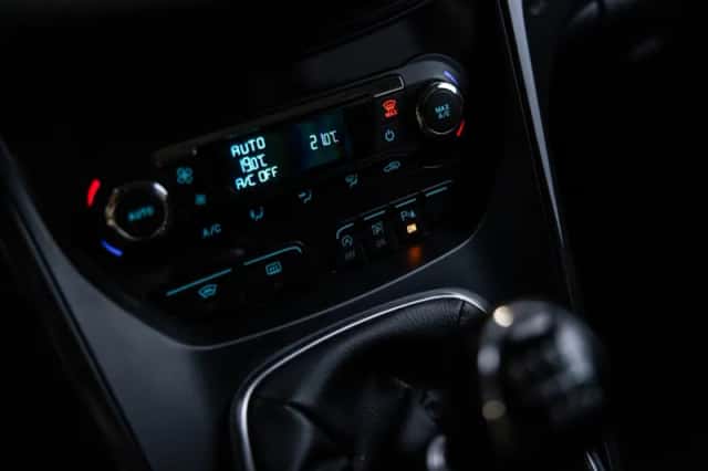Ford Kuga (2014) thumbnail 23