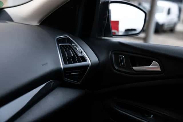 Ford Kuga (2014) thumbnail 27