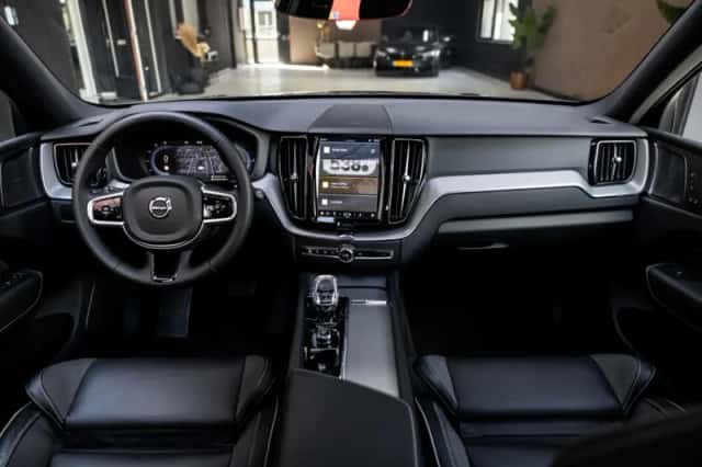 Volvo XC60 (2024) thumbnail 2
