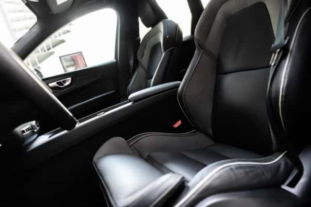Volvo XC60 (2024) thumbnail 4