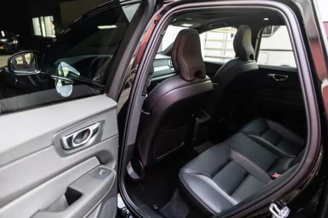 Volvo XC60 (2024) thumbnail 6