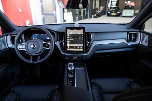 Volvo XC60 (2025) thumbnail 2