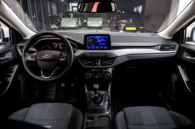 Ford Focus (2022) thumbnail 2